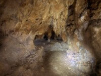 オーブが映る神秘と自然の法則。ジャネー洞で迎えた2026年