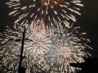 2階の窓から見える花火　意外と見える